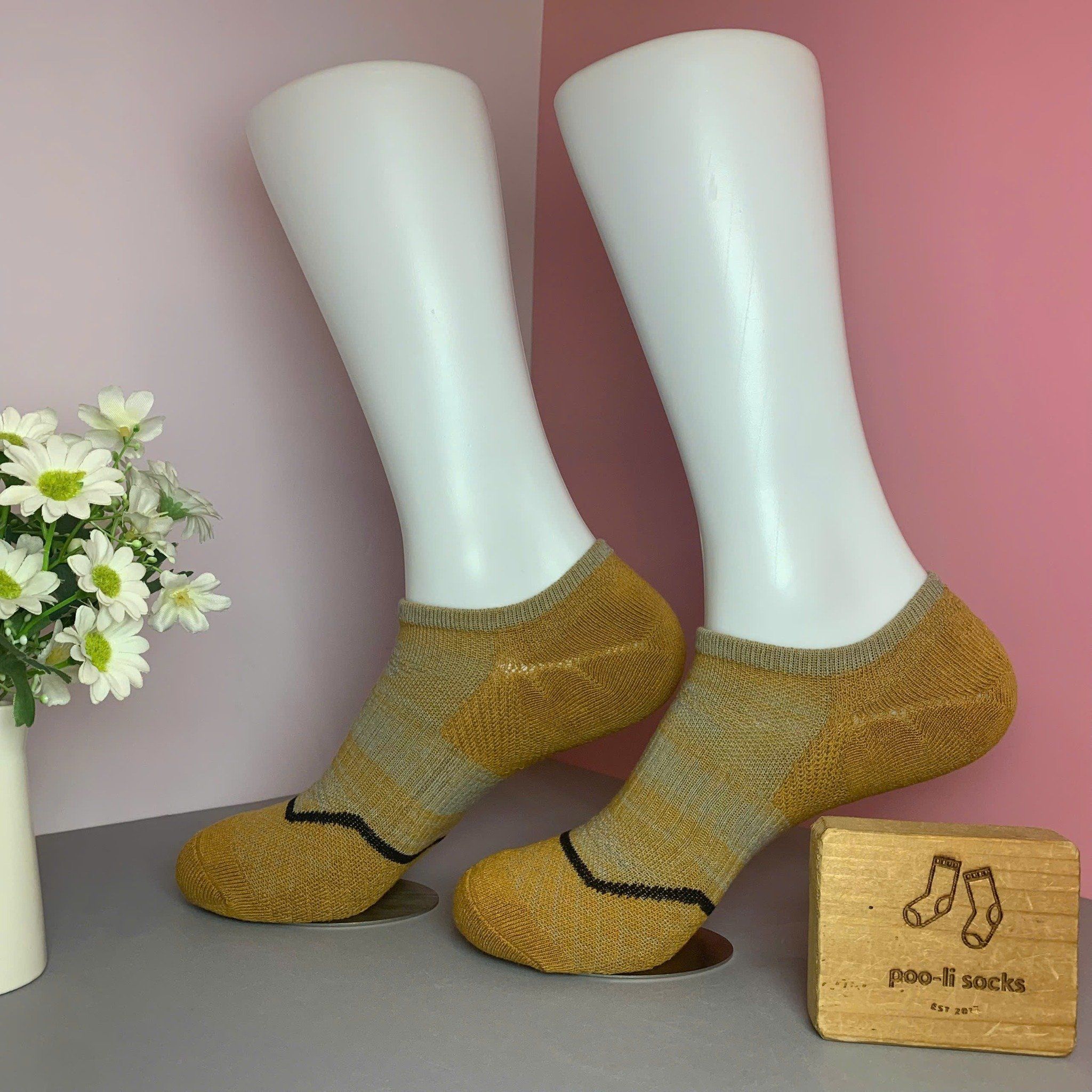 Vớ ngắn họa tiết kết hợp màu vàng