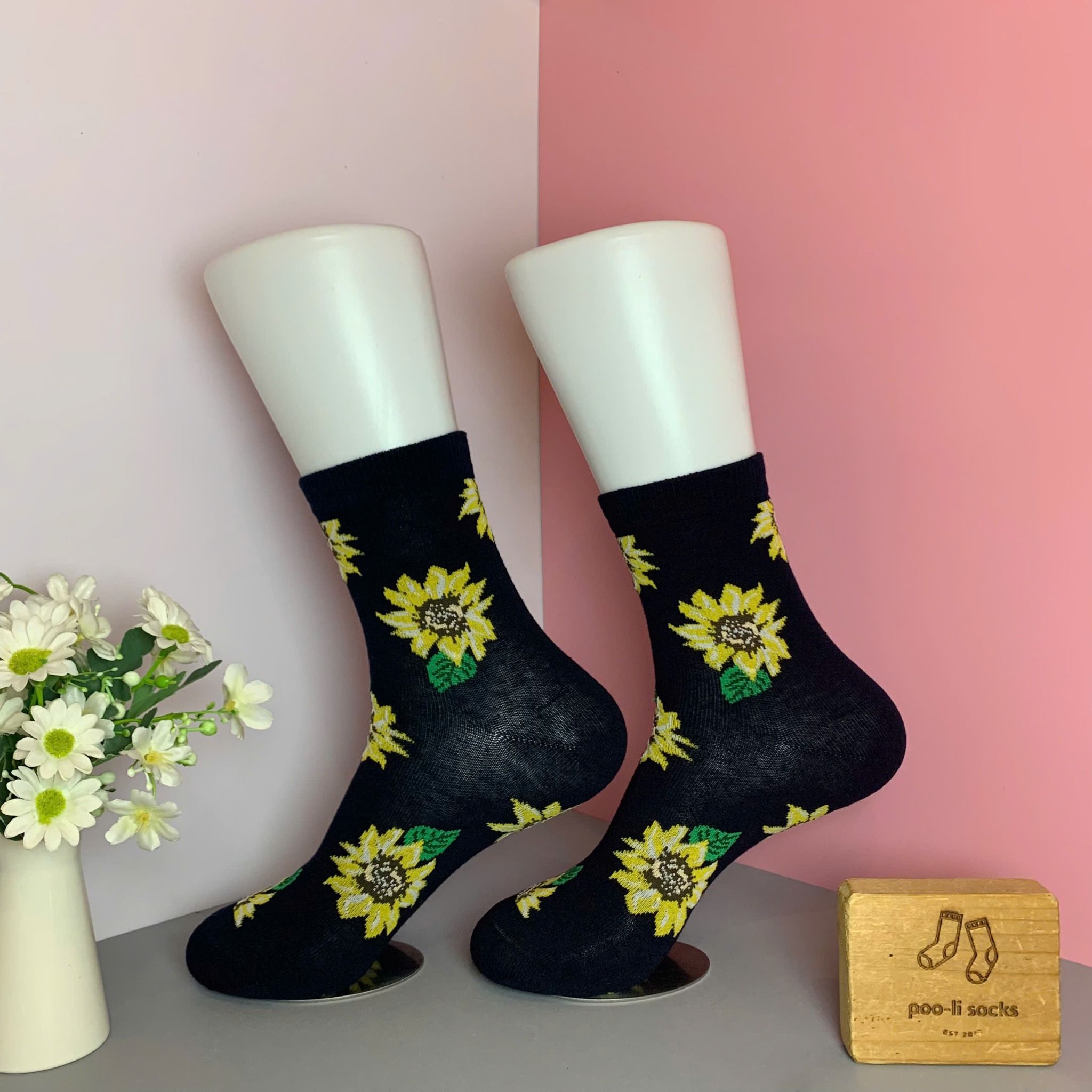 Vớ trung xanh navy hoạ tiết hoa hướng dương