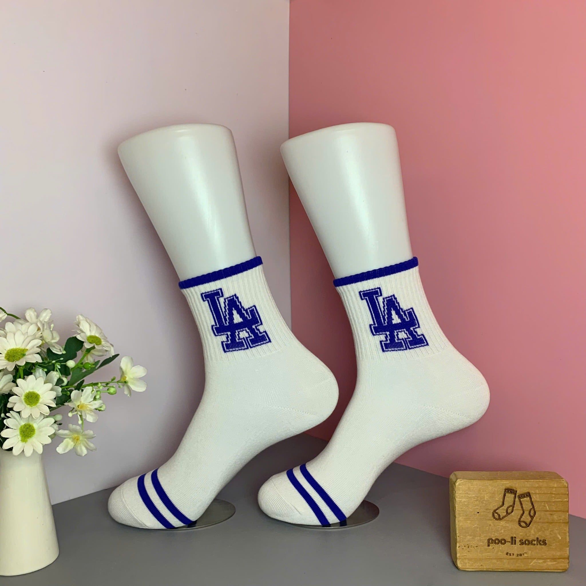 Vớ trung họa tiết chữ LA xanh dương