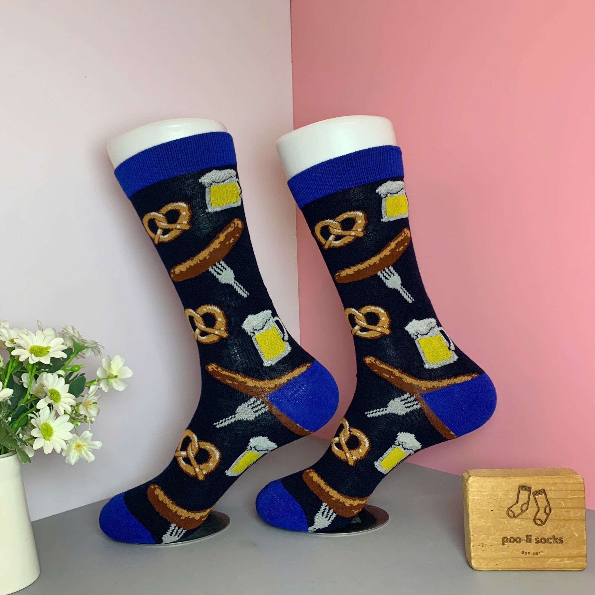 Vớ dài hoạ tiết bánh vòng và bia