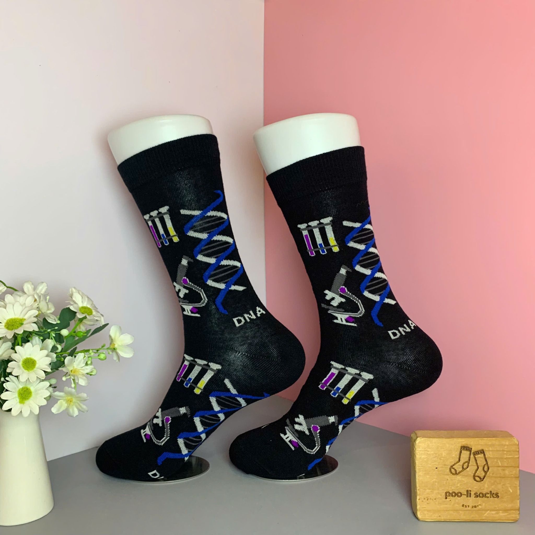 Vớ dài đen hoạ tiết ống nghiệm DNA