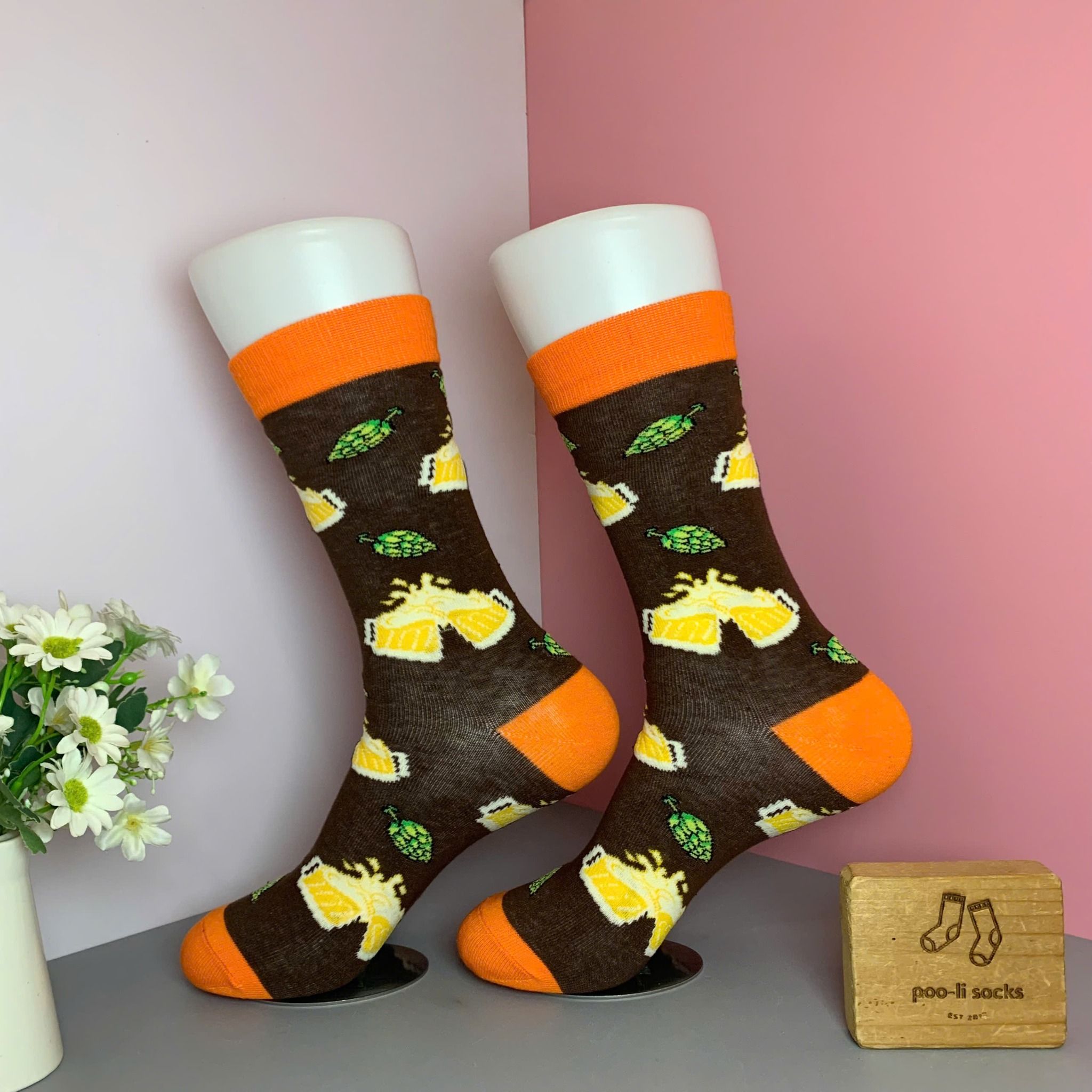 Vớ dài nâu cam hoạ tiết ly bia và hoa bia