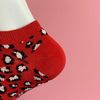 Vớ ngắn đỏ họa tiết đốm báo