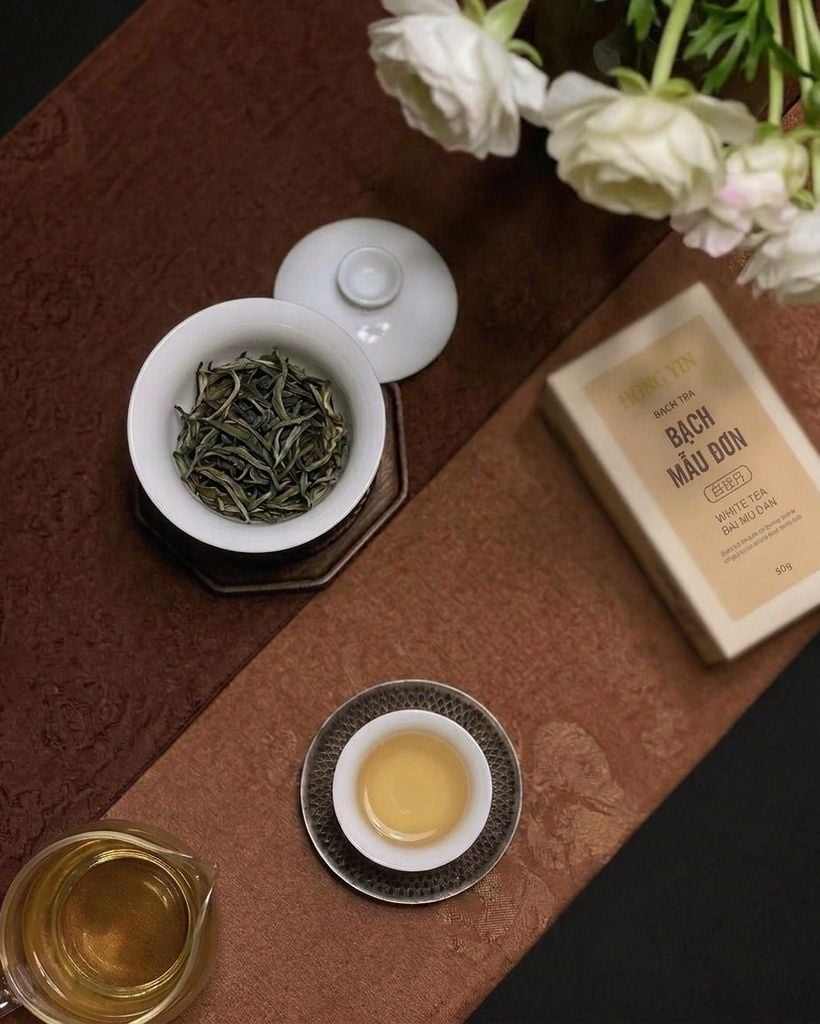 Bạch Trà Bạch Mẫu Đơn Hong Yin 50gr - Dịu nhẹ với hương cỏ non, vị ngọt thanh và sắc nước trong trẻo