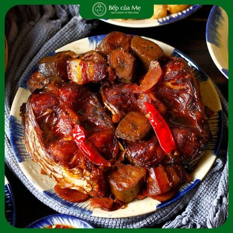  Cá trắm kho chuối 