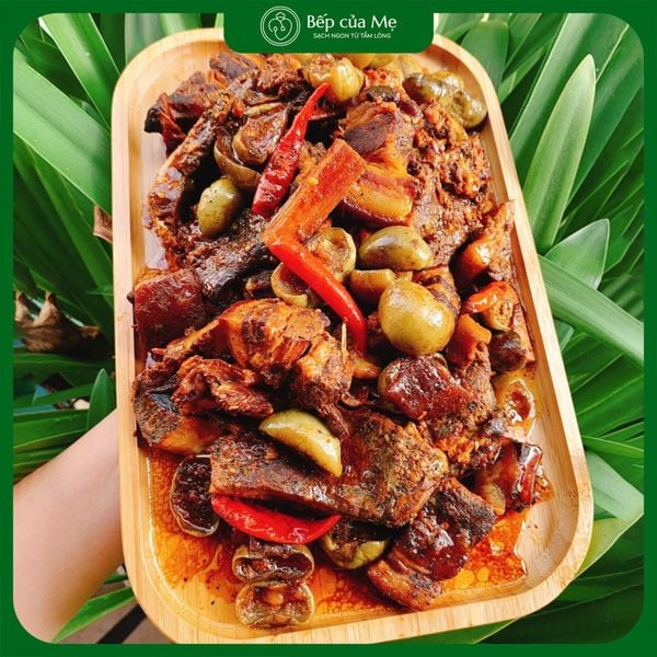  Cá trắm kho mật mía 