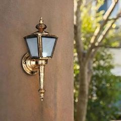 Đèn gắn tường ngoài trời giá rẻ, thiết kế cổ điển VNT-571