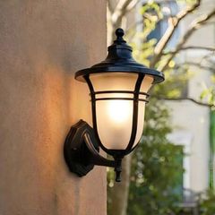 Đèn gắn tường ngoài trời giá rẻ, thiết kế cổ điển VNT-630
