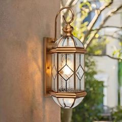 Đèn gắn tường ngoài trời, kim loại đồng phối kính mờ VD-129