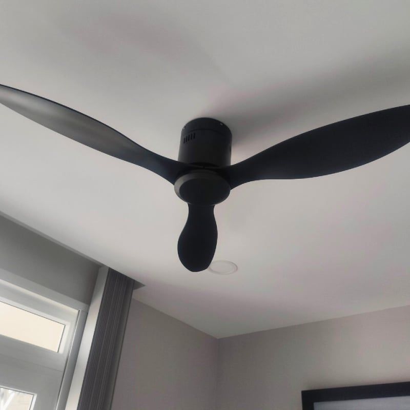 Quạt trần thiết kế 3 cánh màu đen tối giản, hiện đại QT-106