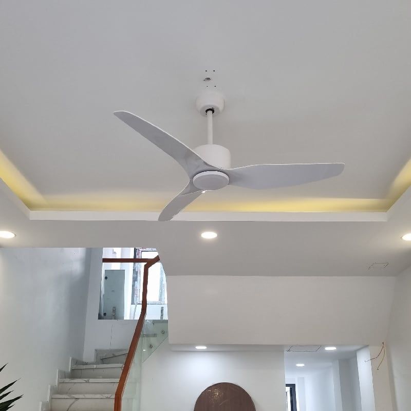 Quạt trần thiết kế 3 cánh màu trắng tối giản, hiện đại QT-109
