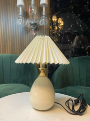 Đèn bàn phong cách Vintage thân gốm sứ xếp ly DB-698