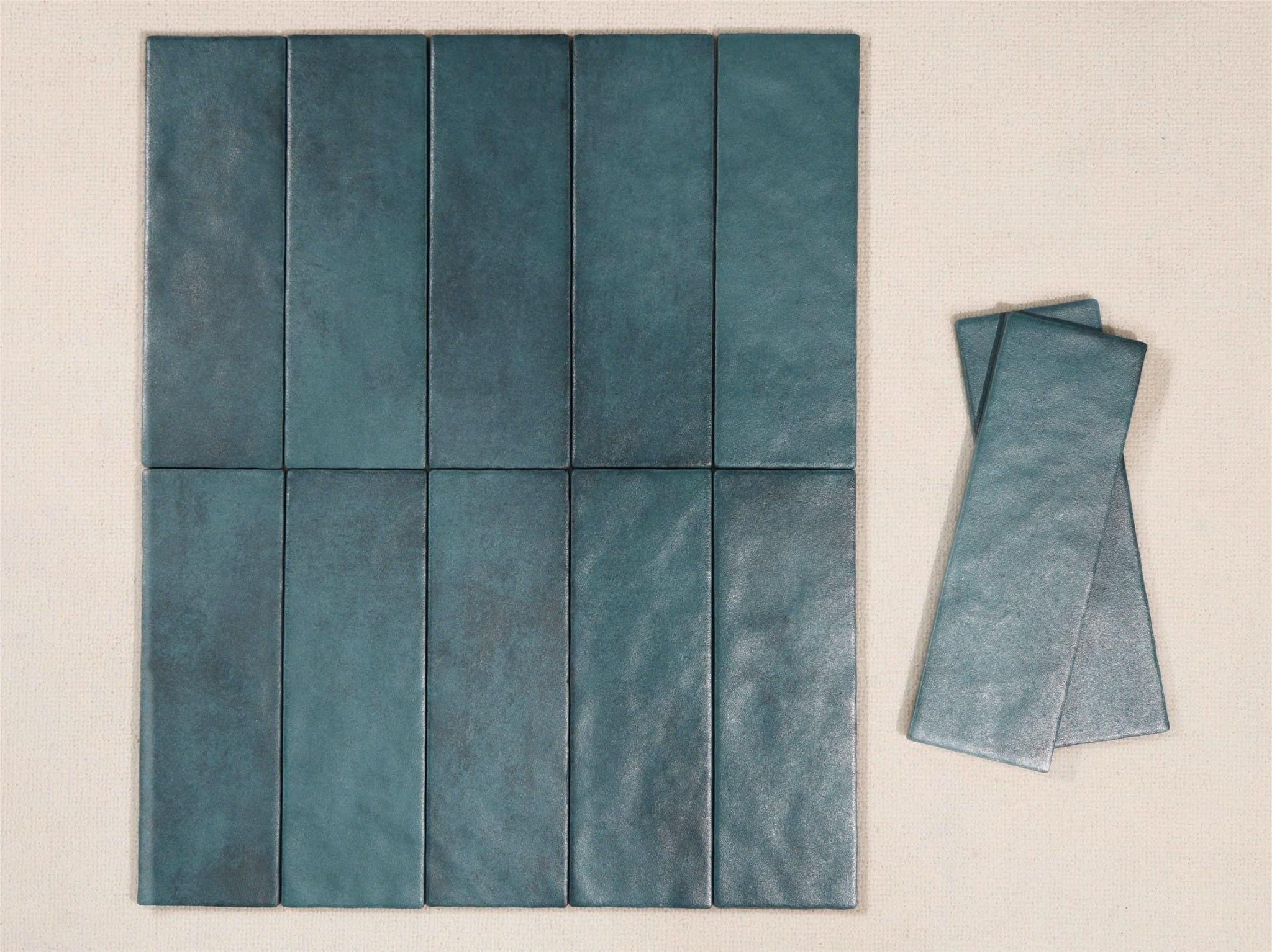 Gạch thẻ xương đá xanh rêu đậm mờ lượn Art752307M