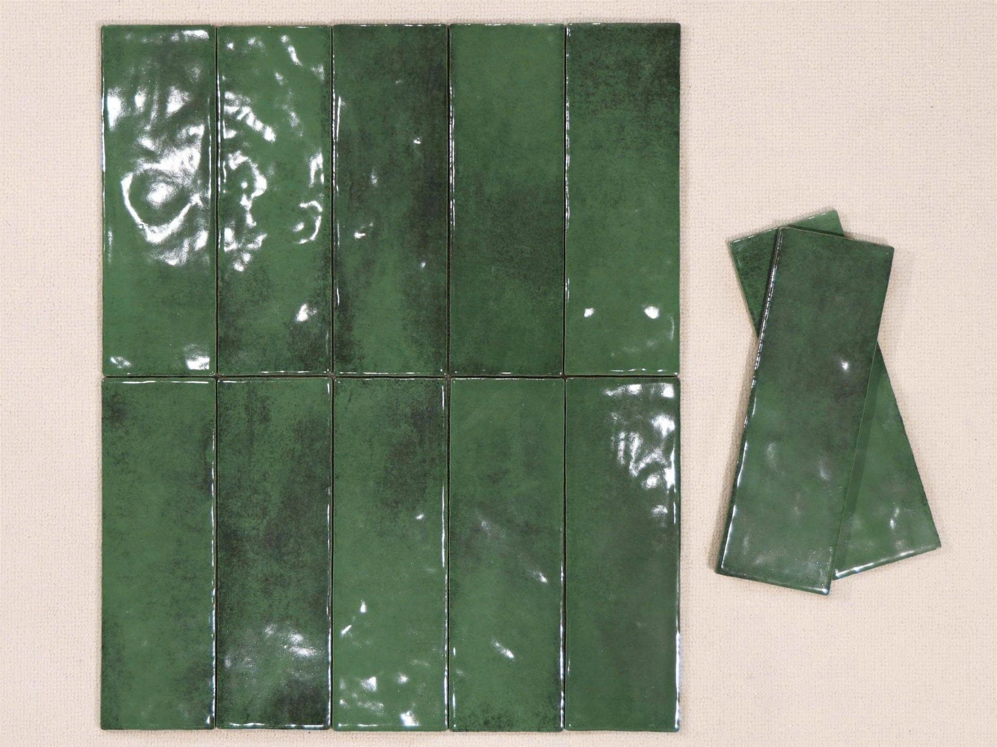 Gạch thẻ xương đá màu xanh rêu bóng lượn Art752304G