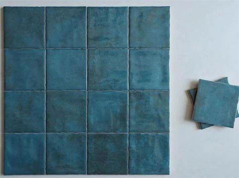  Gạch thẻ men bóng gợn 100x100mm màu xanh dương đậm 