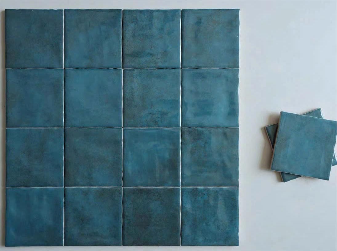 Gạch thẻ men bóng gợn 100x100mm màu xanh dương đậm