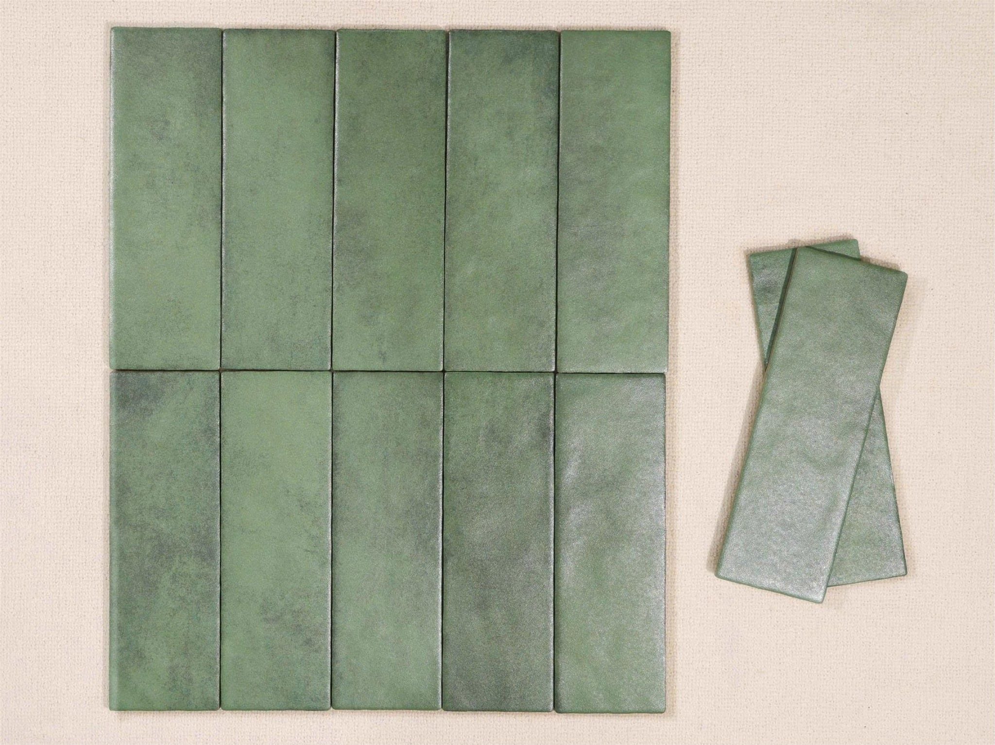 Gạch thẻ xương đá xanh lá đậm mờ lượn Art752306M