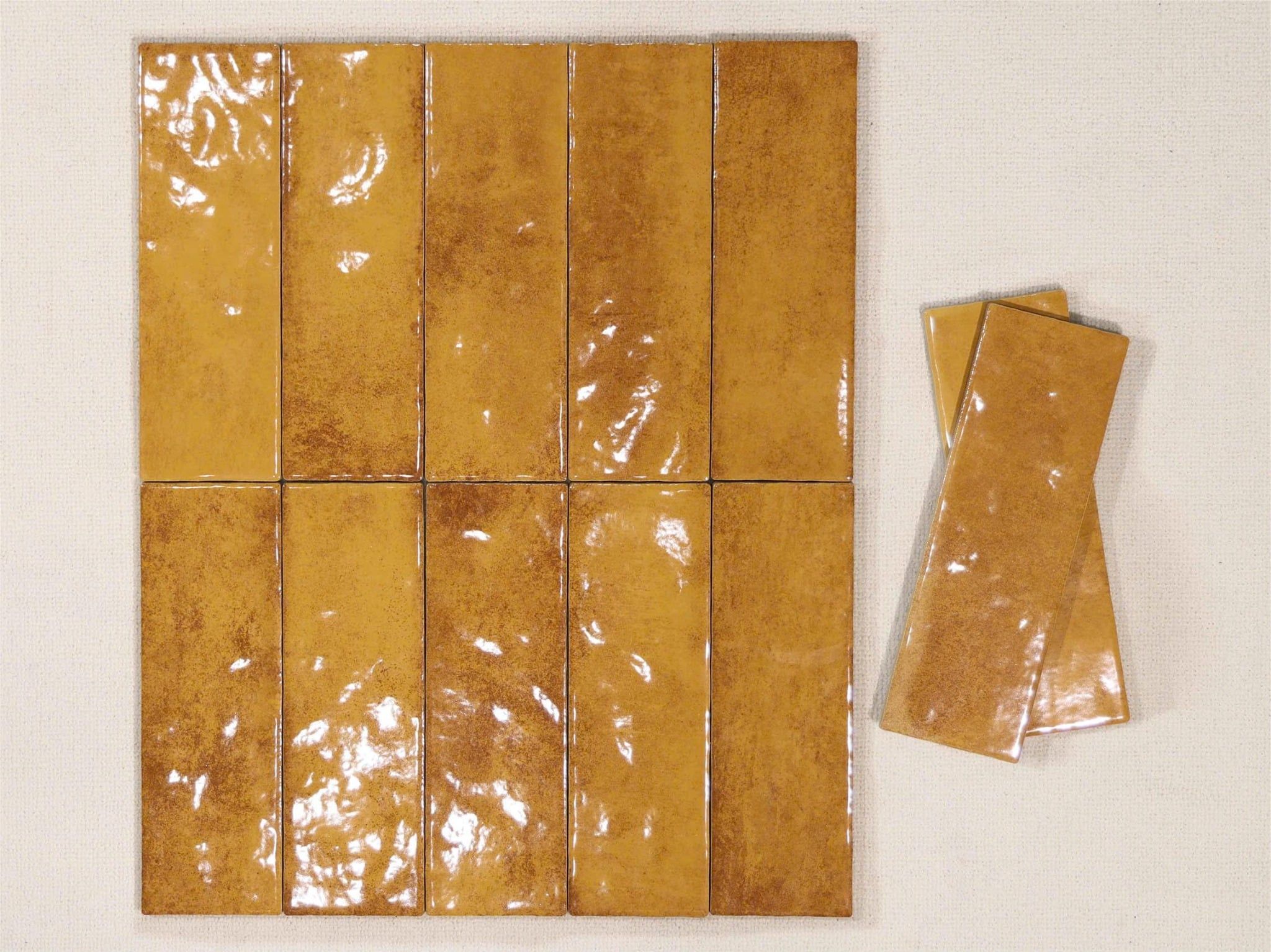 Gạch thẻ xương đá màu vàng bóng lượn Art752304G