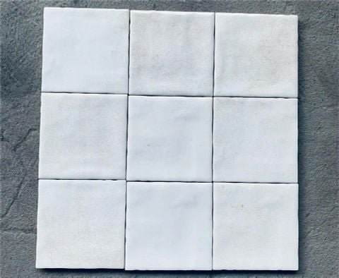  Gạch thẻ men bóng gợn 100x100mm màu kem trắng 