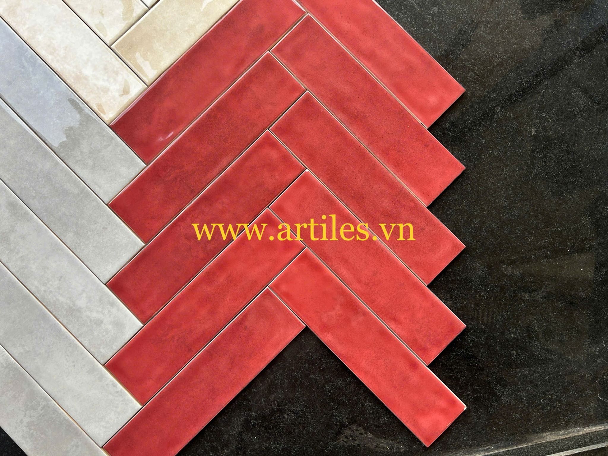 Gạch thẻ bóng gợn màu đỏ