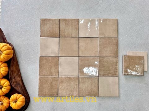  Gạch thẻ màu nâu vàng men bóng gợn sóng 100x100mm Art03G 