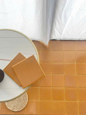  Gạch thẻ men gốm màu vàng đồng 