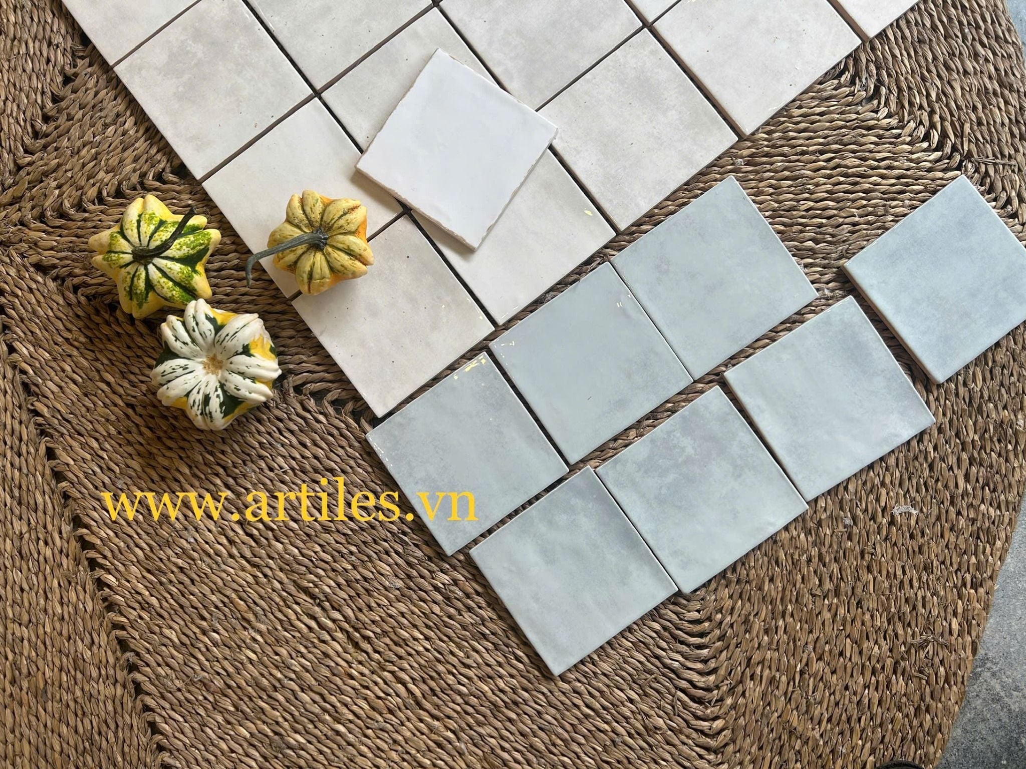 Gạch thẻ màu xanh dương nhạt