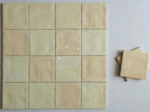  Gạch thẻ men bóng gợn 100x100mm màu vàng kem 