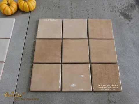  Gạch thẻ màu nâu vàng men bóng gợn sóng 100x100mm Art03G 