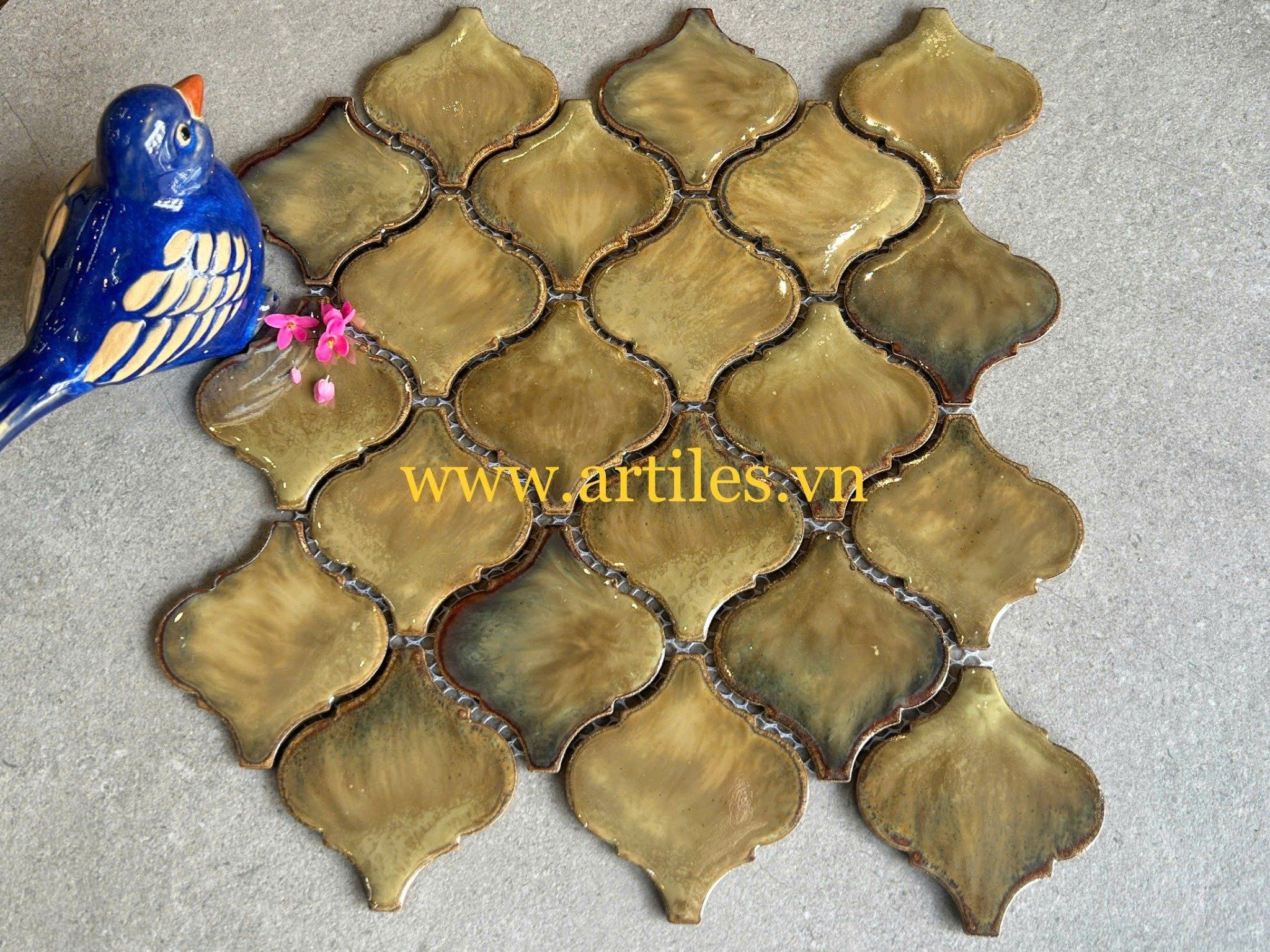 Gạch mosaic lồng đèn màu vàng đồng