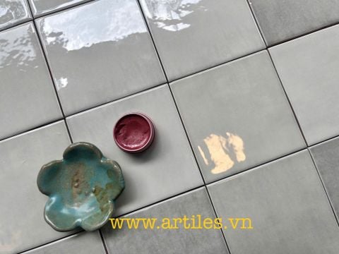  Gạch thẻ màu xám bạc men bóng gợn sóng 100x100mm Art02G 