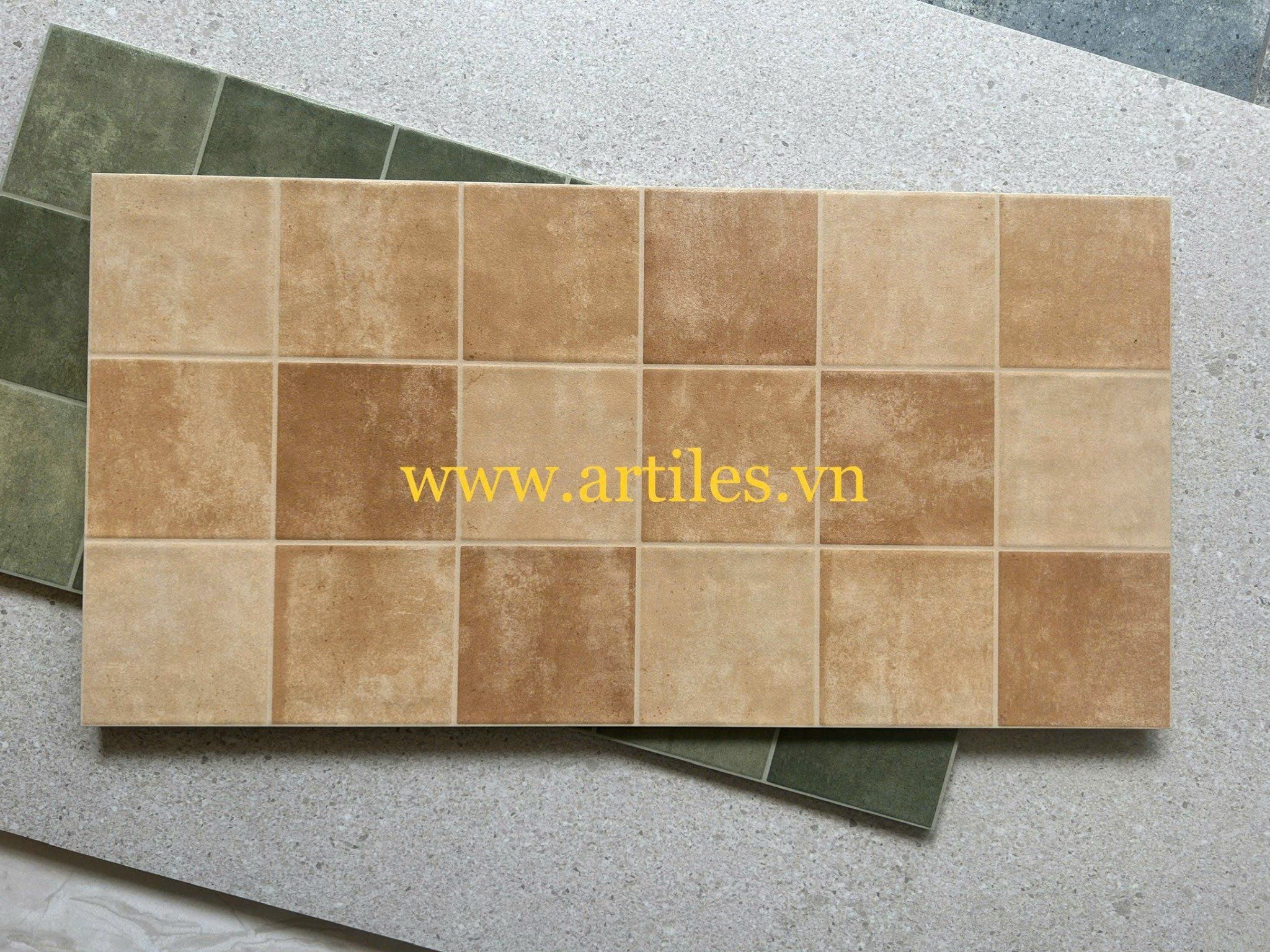 Gạch ốp lát trang trí mix màu cam đất