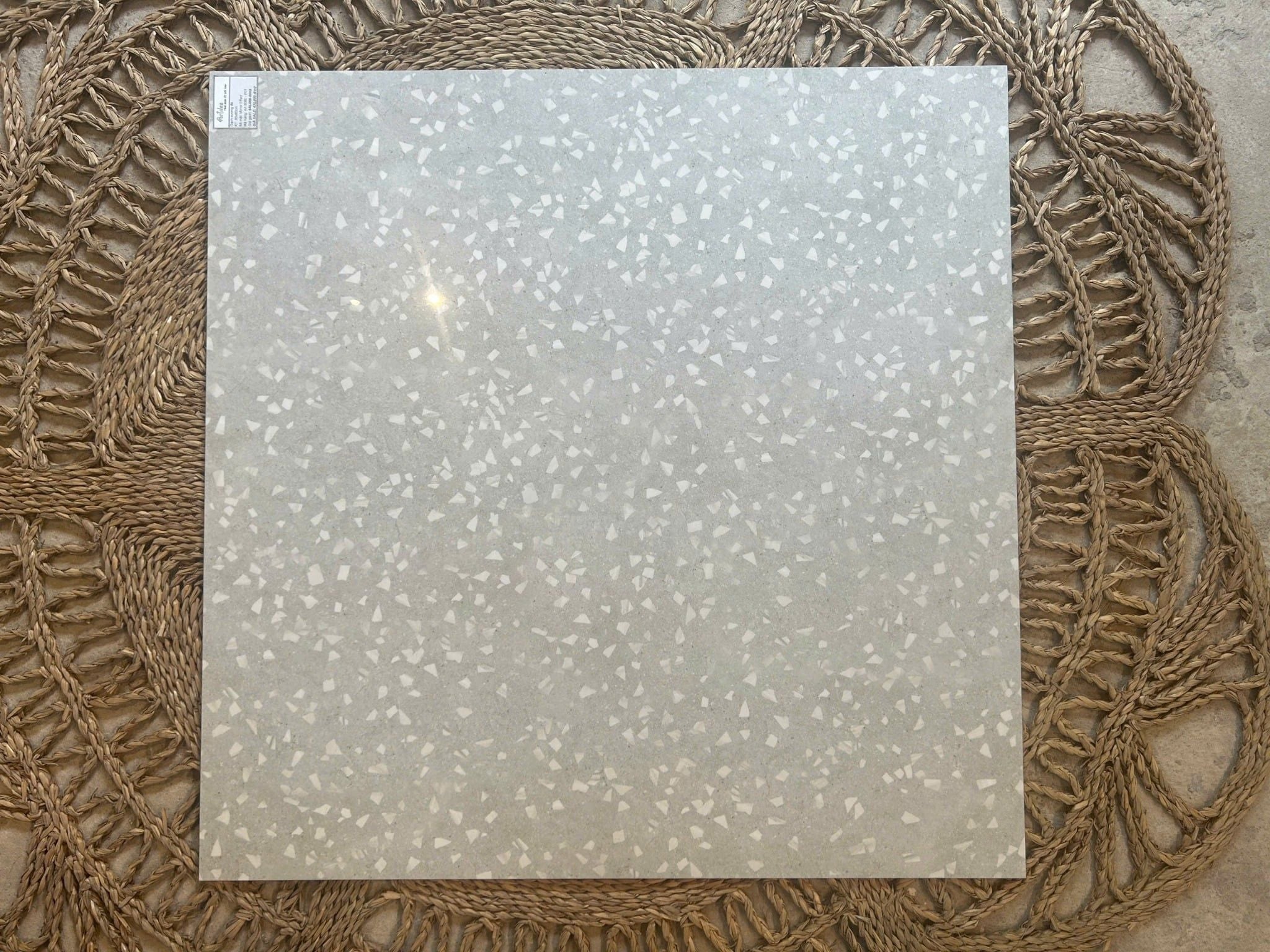 Gạch bóng kiếng vân terrazzo xám trắng