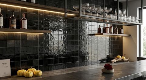  Gạch thẻ màu đen men bóng gợn sóng 100x100mm Art07G 