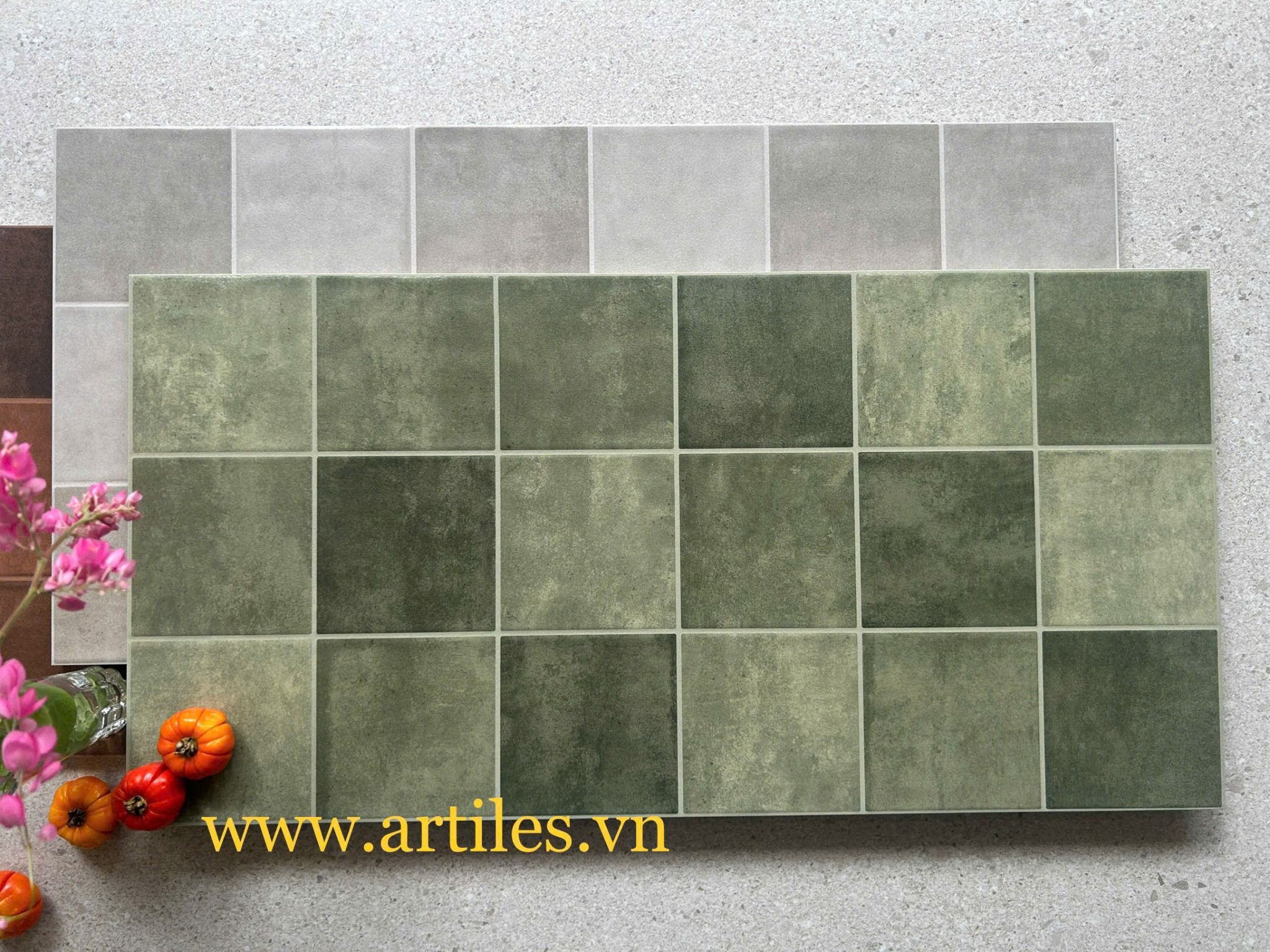 Gạch ốp lát trang trí mix màu xanh