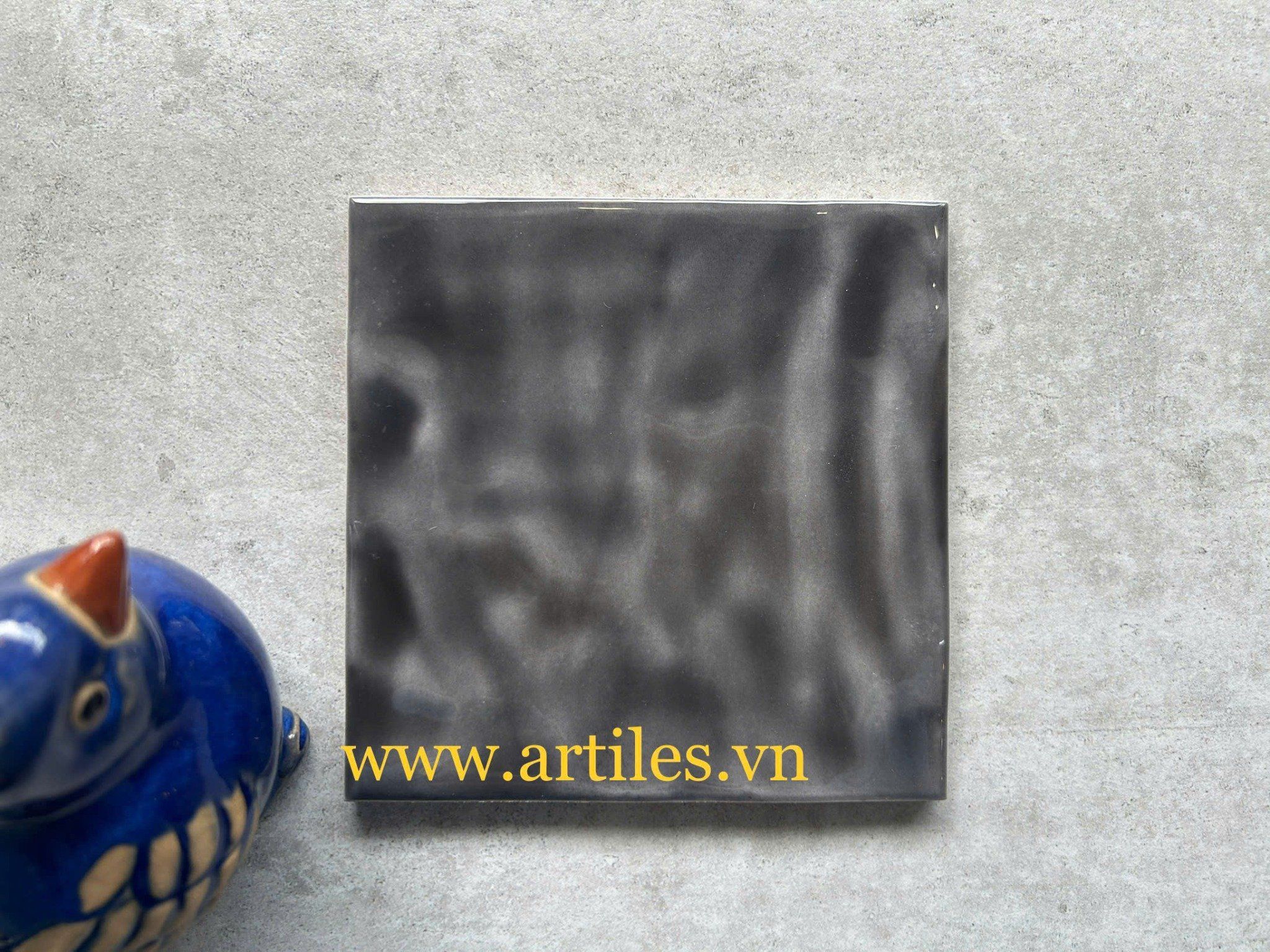 Gạch thẻ màu đen bóng gợn ArtM2010
