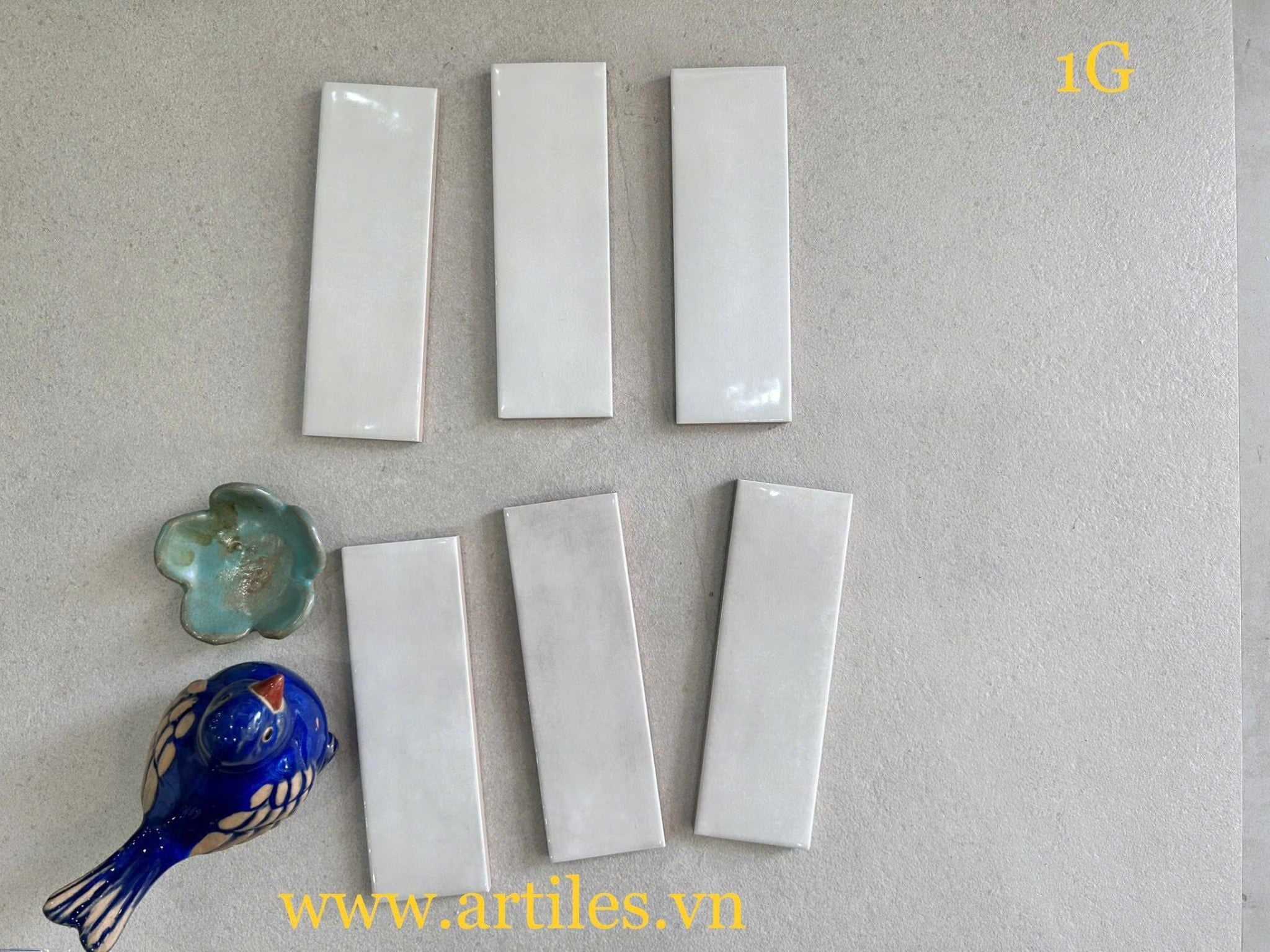 Gạch thẻ màu kem beige bóng gợn sóng Art01G
