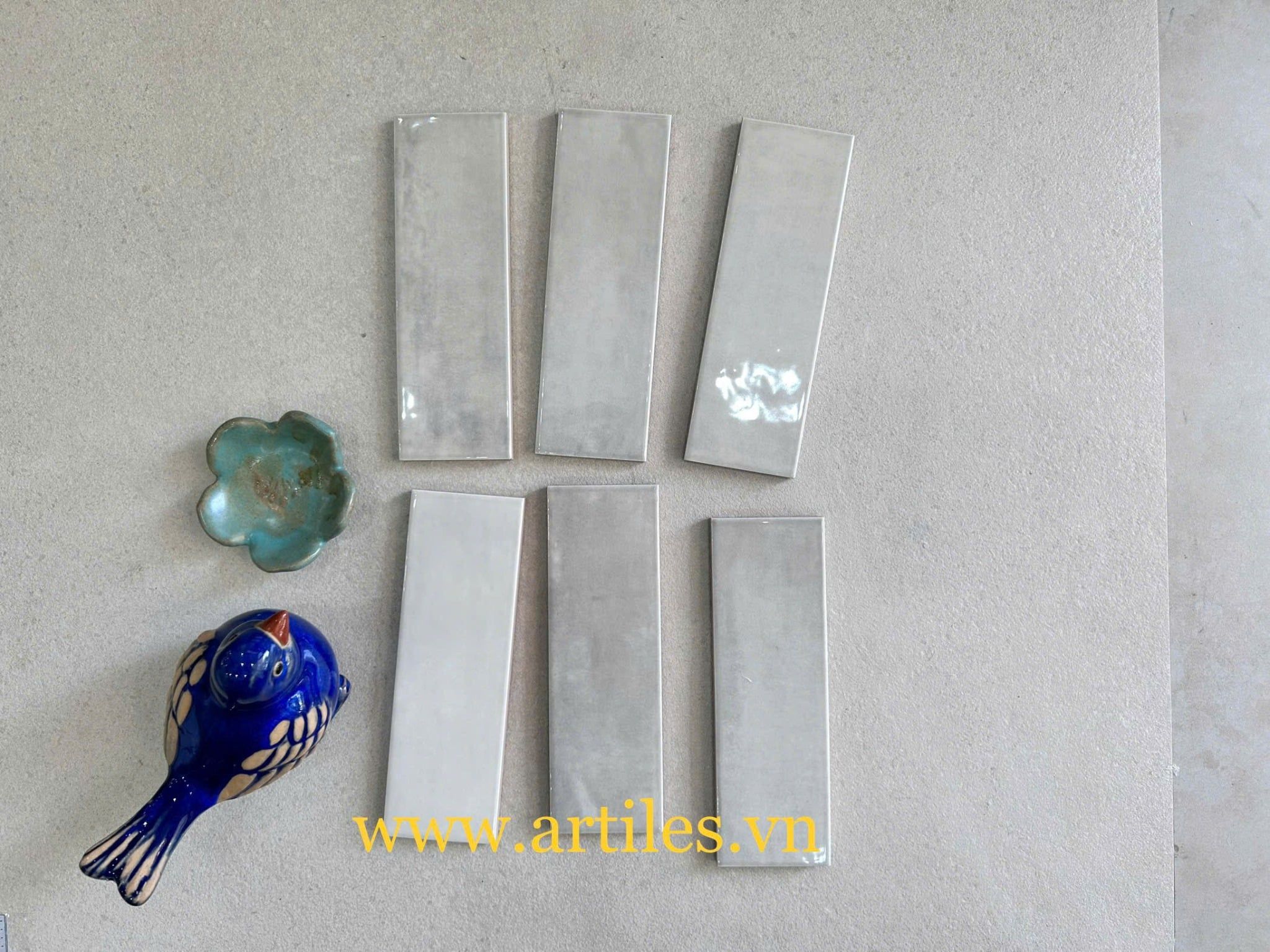 Gạch thẻ màu xám bóng gợn sóng