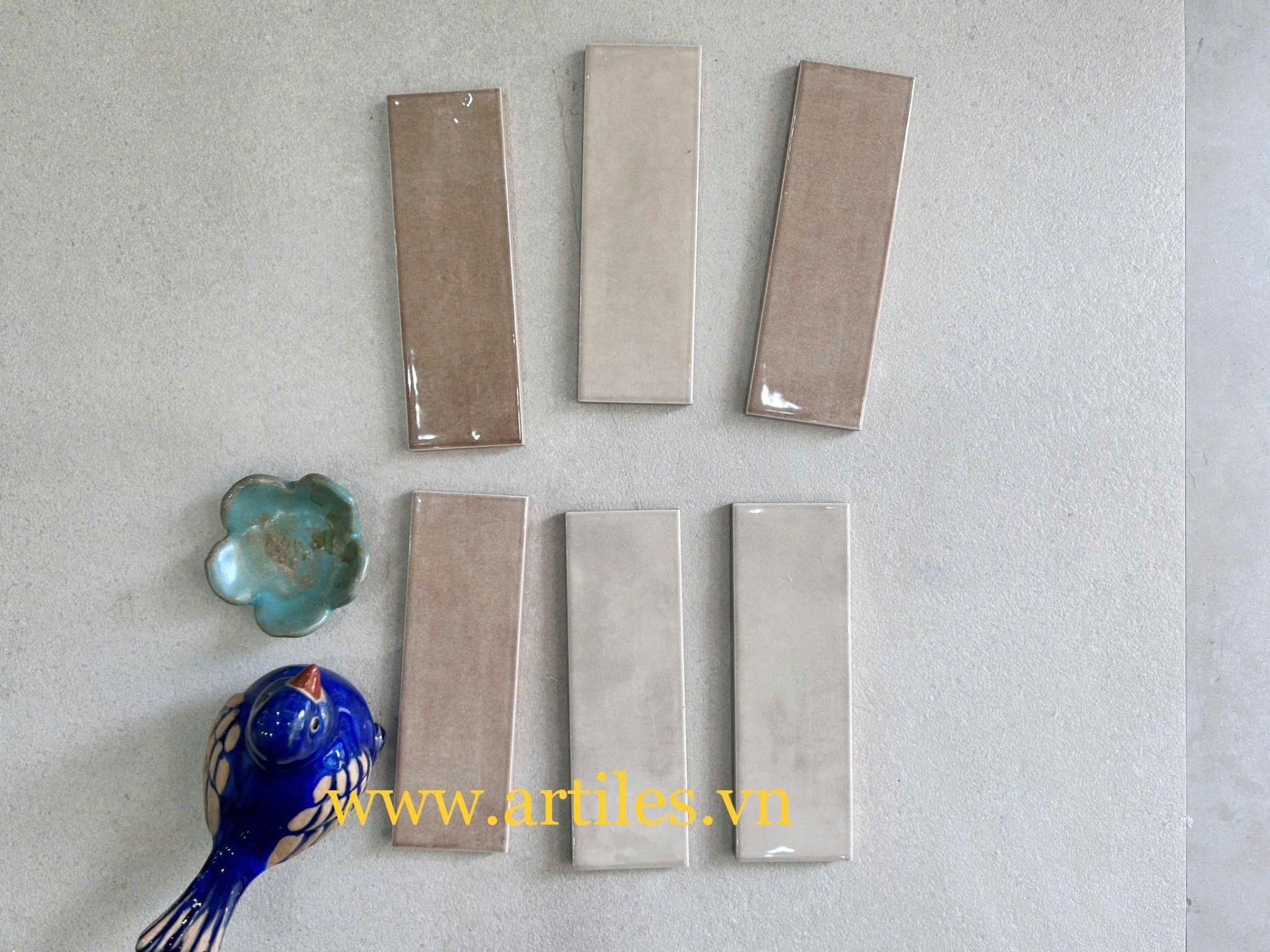 Gạch thẻ màu nâu bóng gợn sóng Art03G