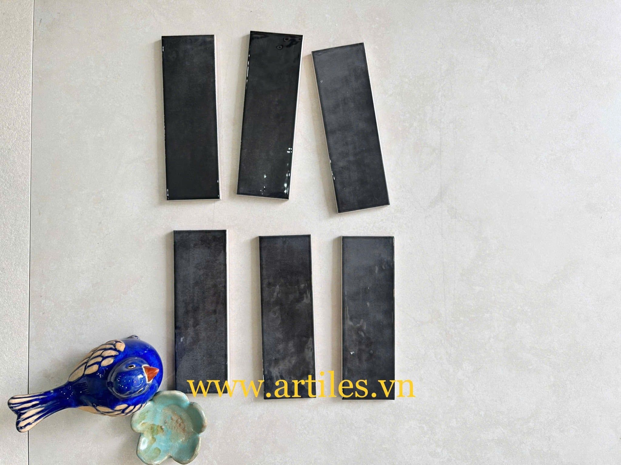 Gạch thẻ màu đen bóng gợn sóng Art07G