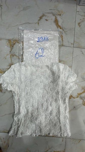  Áo ôm croptop ren kèm áo dây trắng 