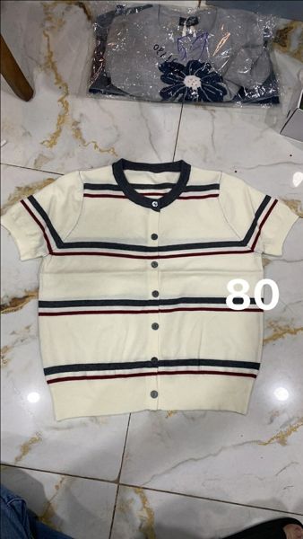  áo len TN trắng sọc xám đỏ 