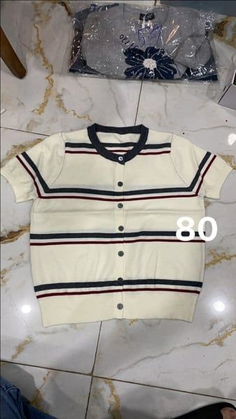 áo len TN trắng sọc xám đỏ 