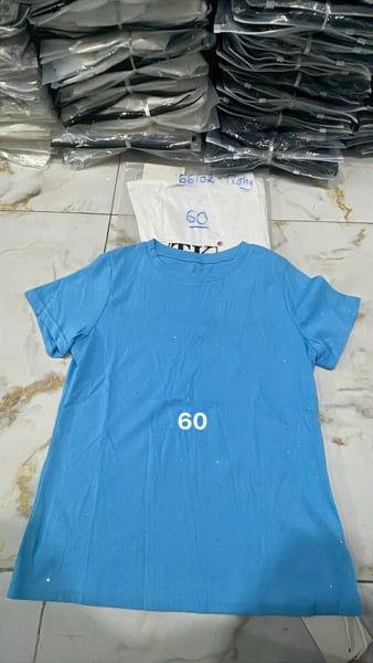  áo thun đính đá xanh 