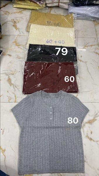  áo len tay hến nút dập lổ đỏ 