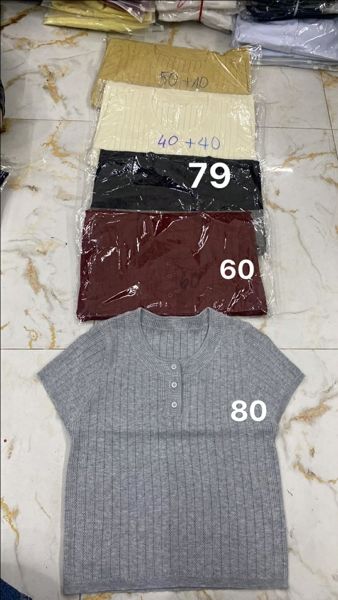  áo len tay hến nút dập lổ đỏ 