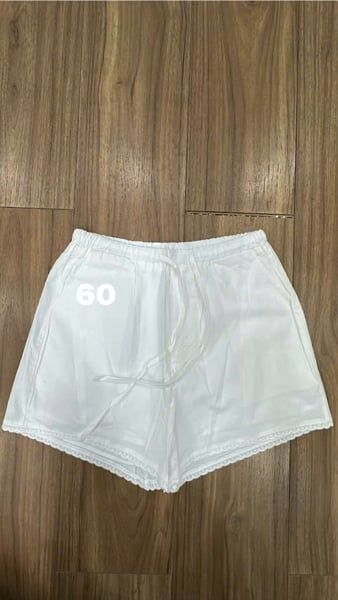  Quần short viền ren nhí trắng 