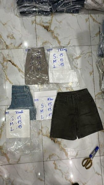  quần short jeans trắng M 