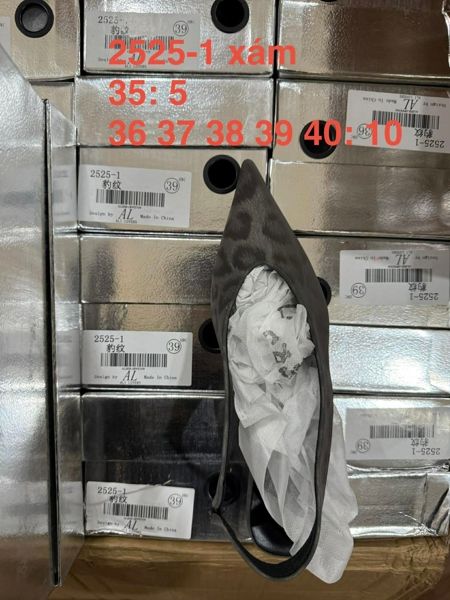  giày mũi nhọn 5cm da sần đen 35 