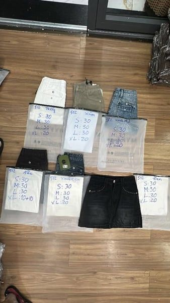  CV mini jeans thêu túi nắp nâu S 